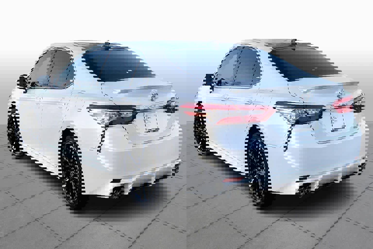 Used 2020 Toyota Camry XSE image 12