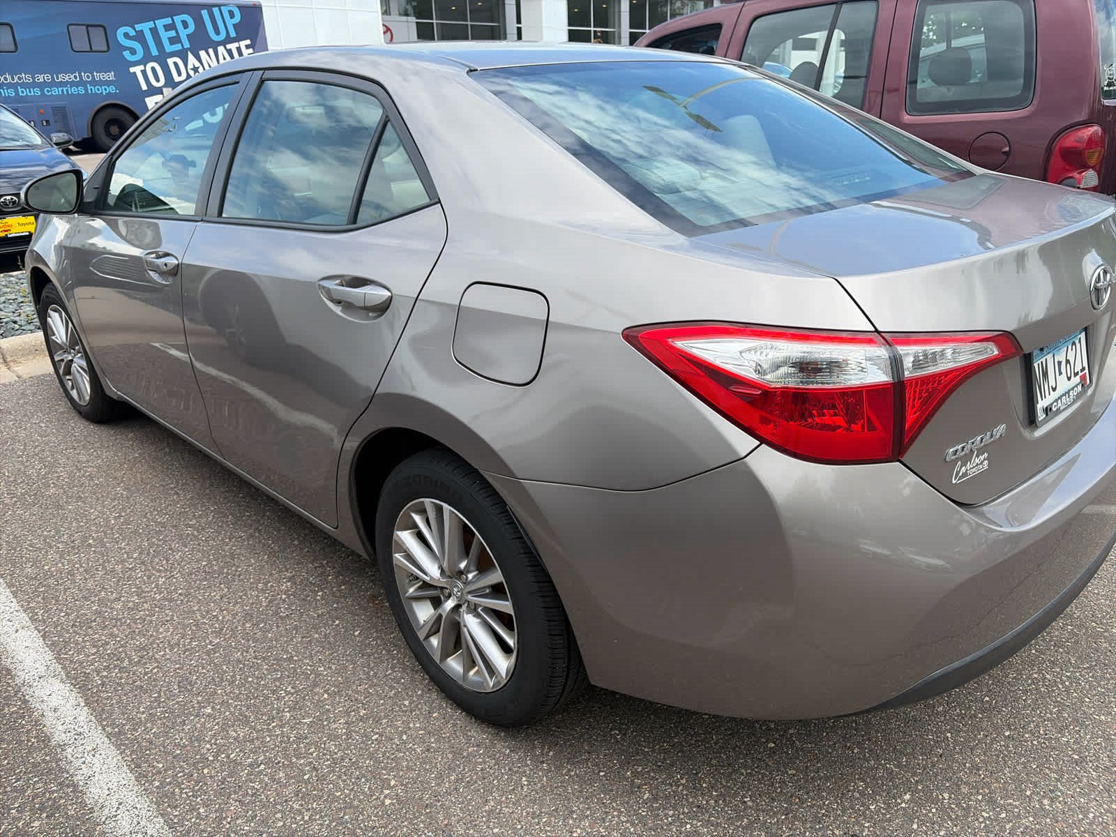 Used 2015 Toyota Corolla LE FWD image 2