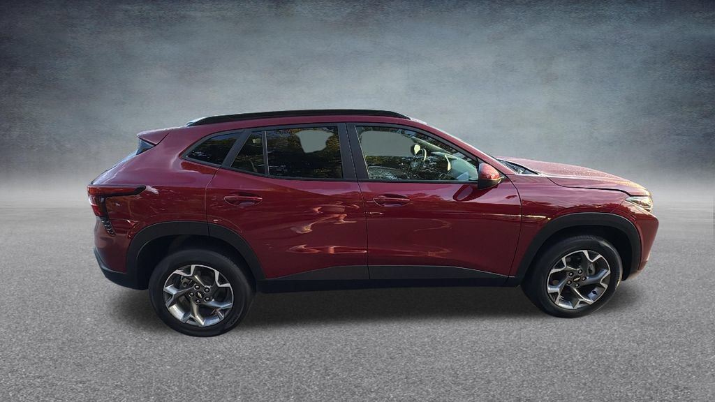 Used 2025 Chevrolet Trax LT FWD image 30