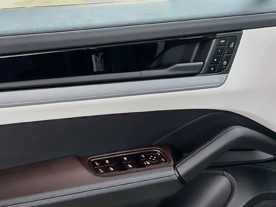 Certified 2026 Porsche Cayenne AWD/4WD image 20