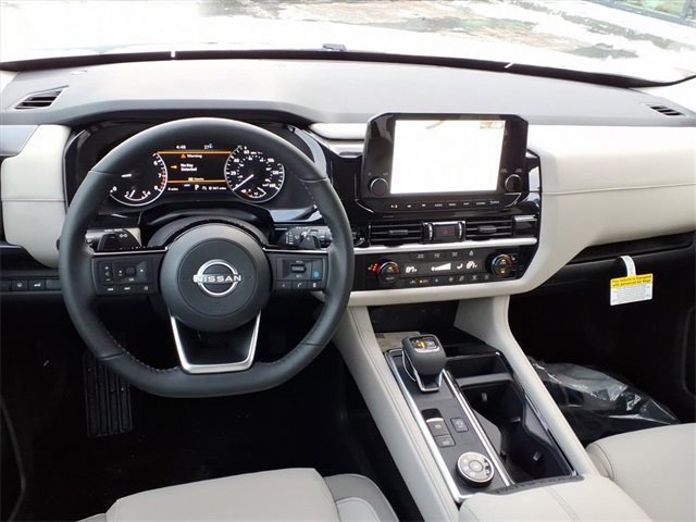 New 2025 Nissan Pathfinder SL image 7