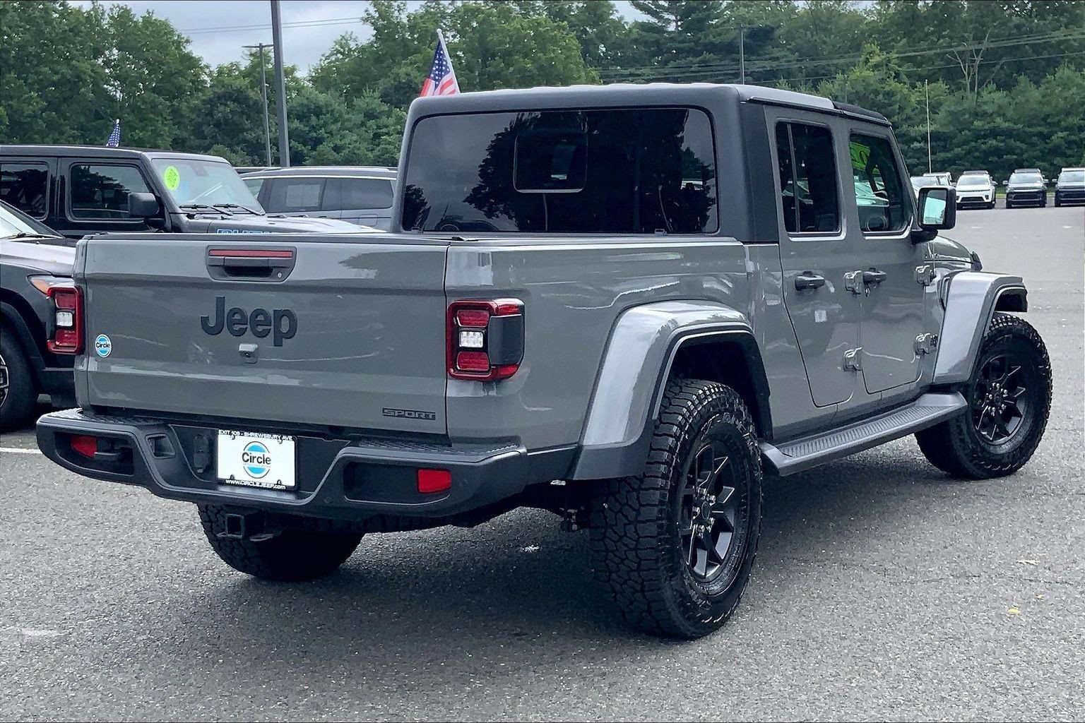 Used 2021 Jeep Gladiator Sport AWD/4WD image 11