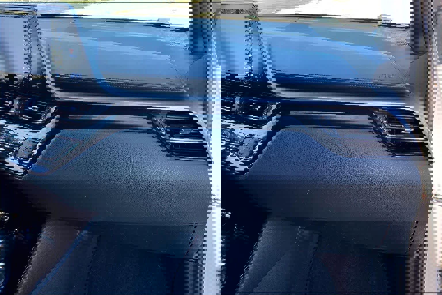 Used 2019 Toyota C-HR LE image 17