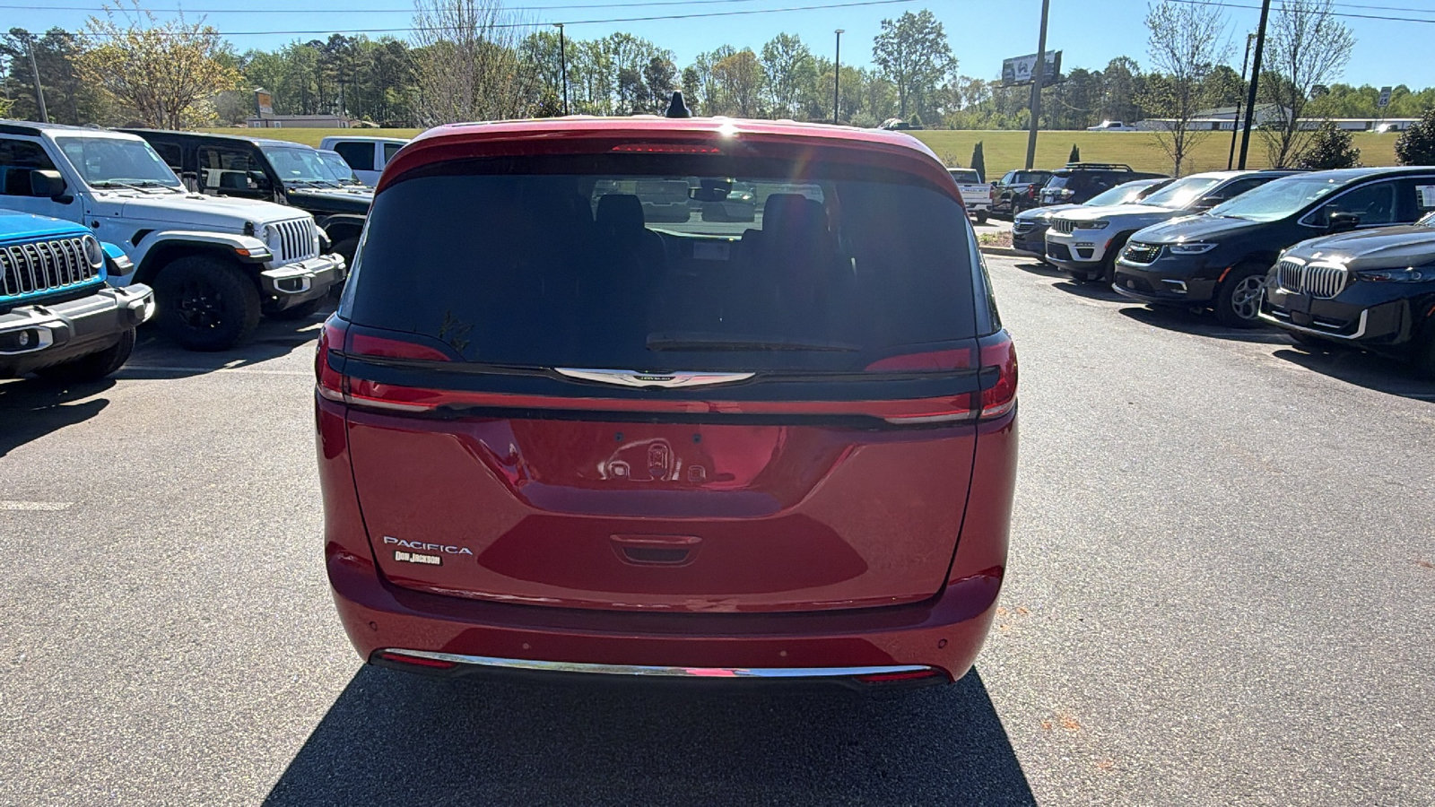 Certified 2024 Chrysler Pacifica Touring-L FWD image 9