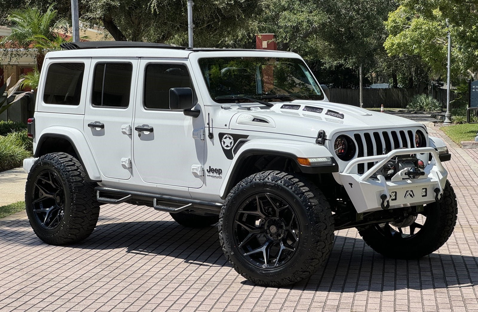 Used 2022 Jeep Wrangler Unlimited Sahara AWD/4WD image 2
