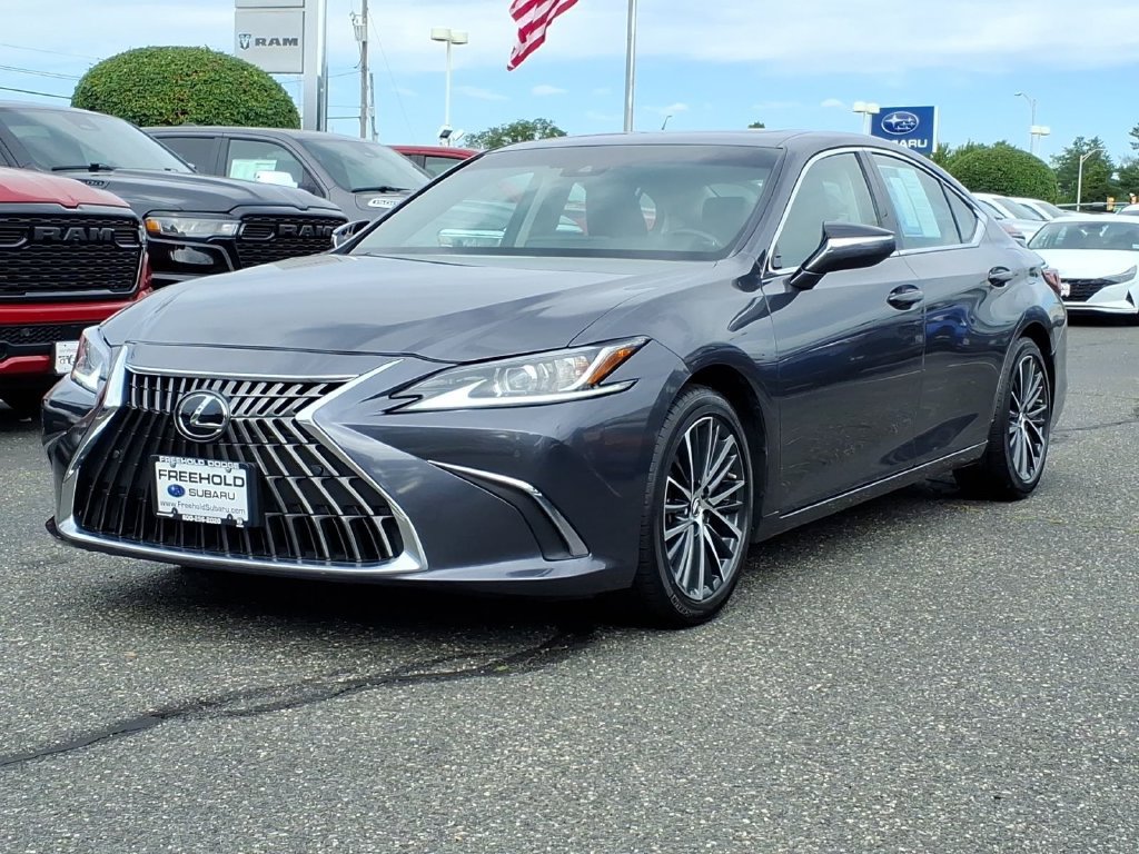 Used 2023 Lexus ES 350 w/ Premium Package FWD image 3