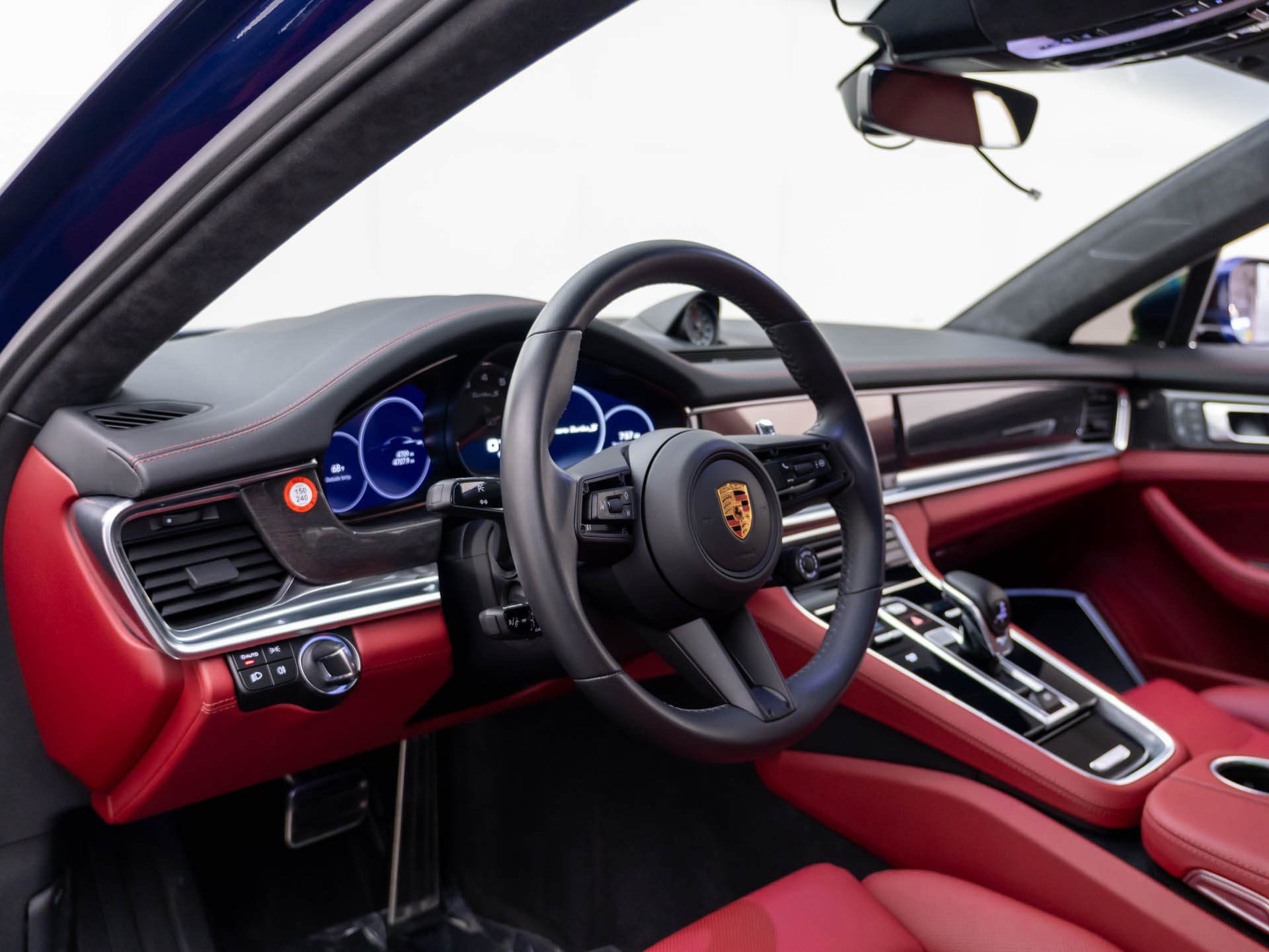 Used 2023 Porsche Panamera Turbo S Executive AWD/4WD image 4