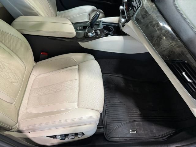 Used 2018 BMW M550i xDrive AWD/4WD image 34
