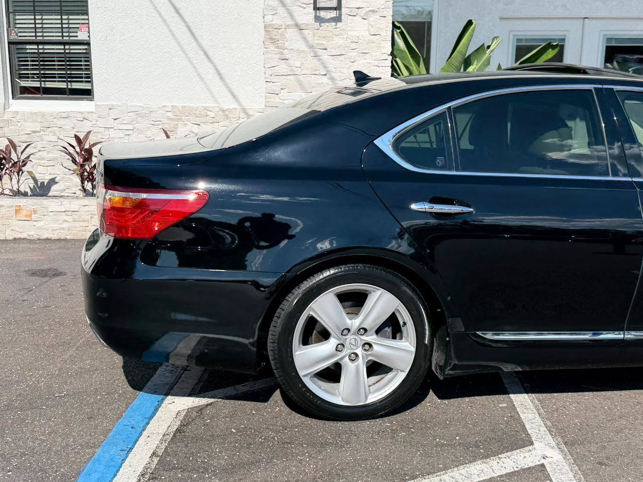 Used 2012 Lexus LS 460 w/ Luxury Value Edition RWD image 16