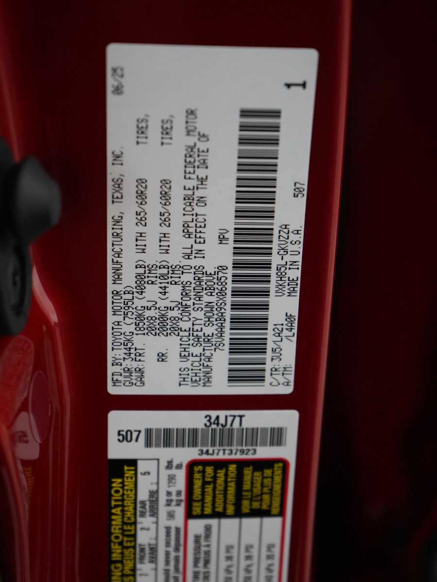 Used 2025 Toyota Sequoia Platinum image 32