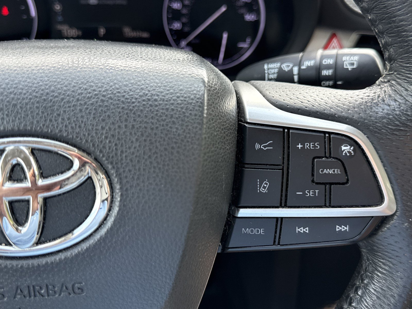 Used 2021 Toyota Sienna Limited AWD/4WD image 28