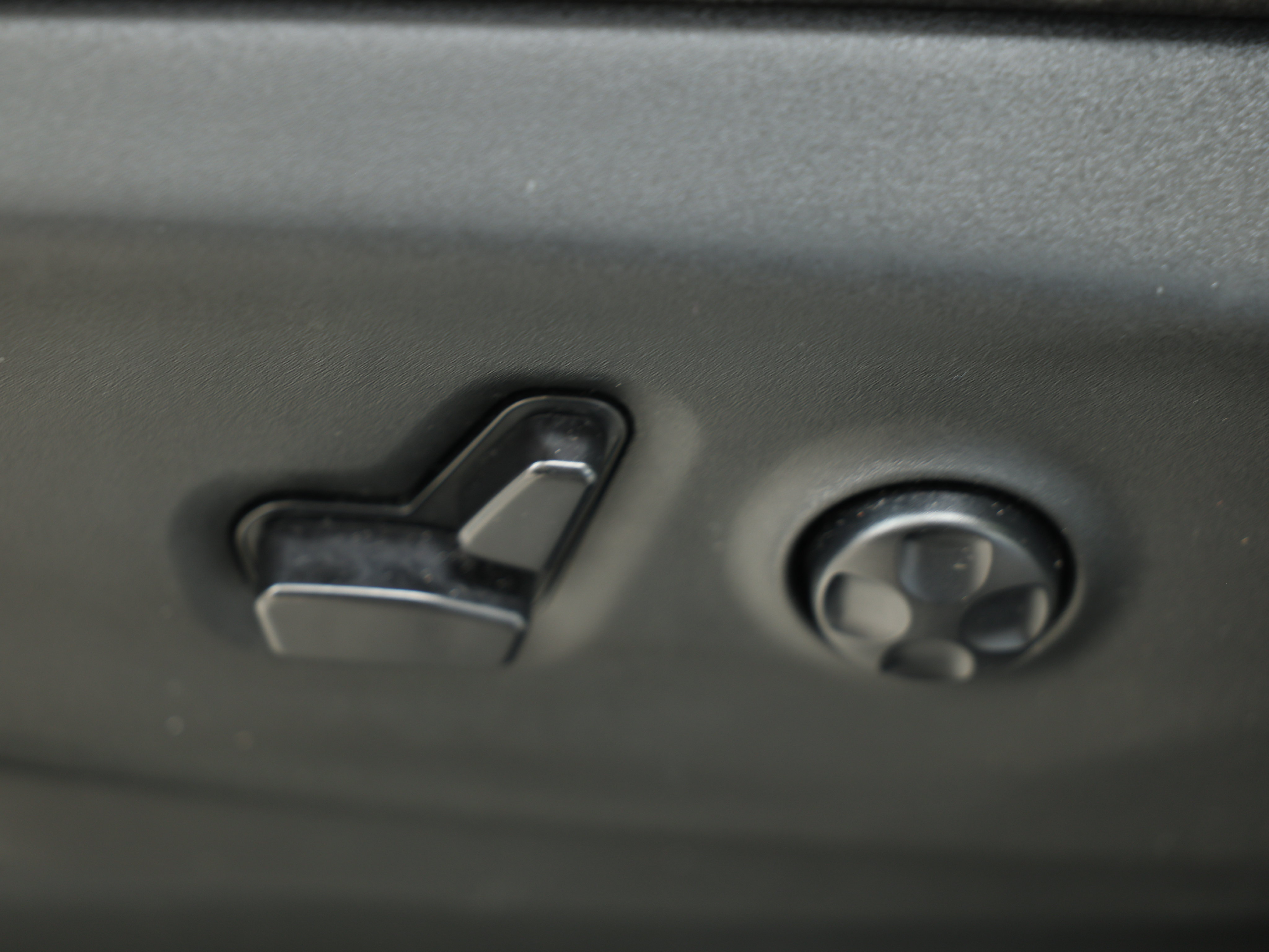 Used 2024 Chrysler Voyager LX FWD image 21