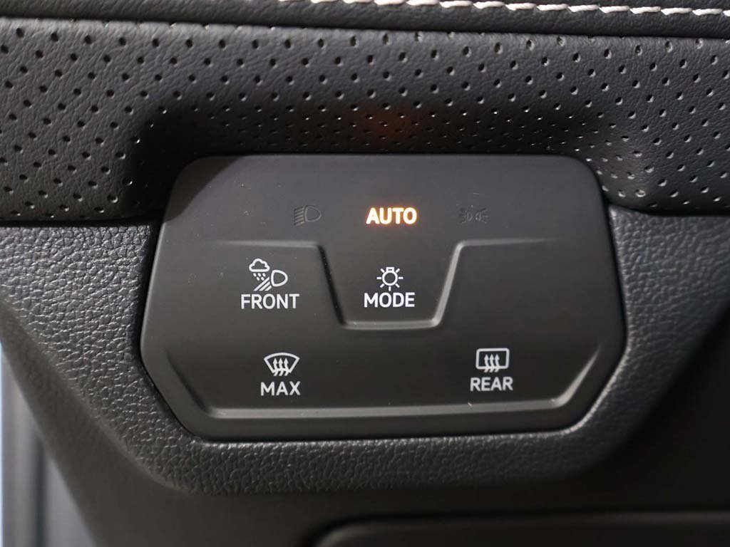 Used 2024 Volkswagen Atlas SE image 42