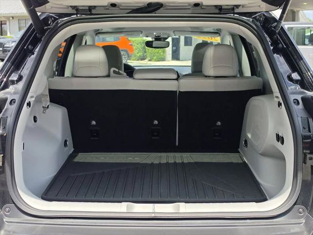 Certified 2022 Jeep Cherokee Latitude Lux w/ Sun & Sound Group AWD/4WD image 9
