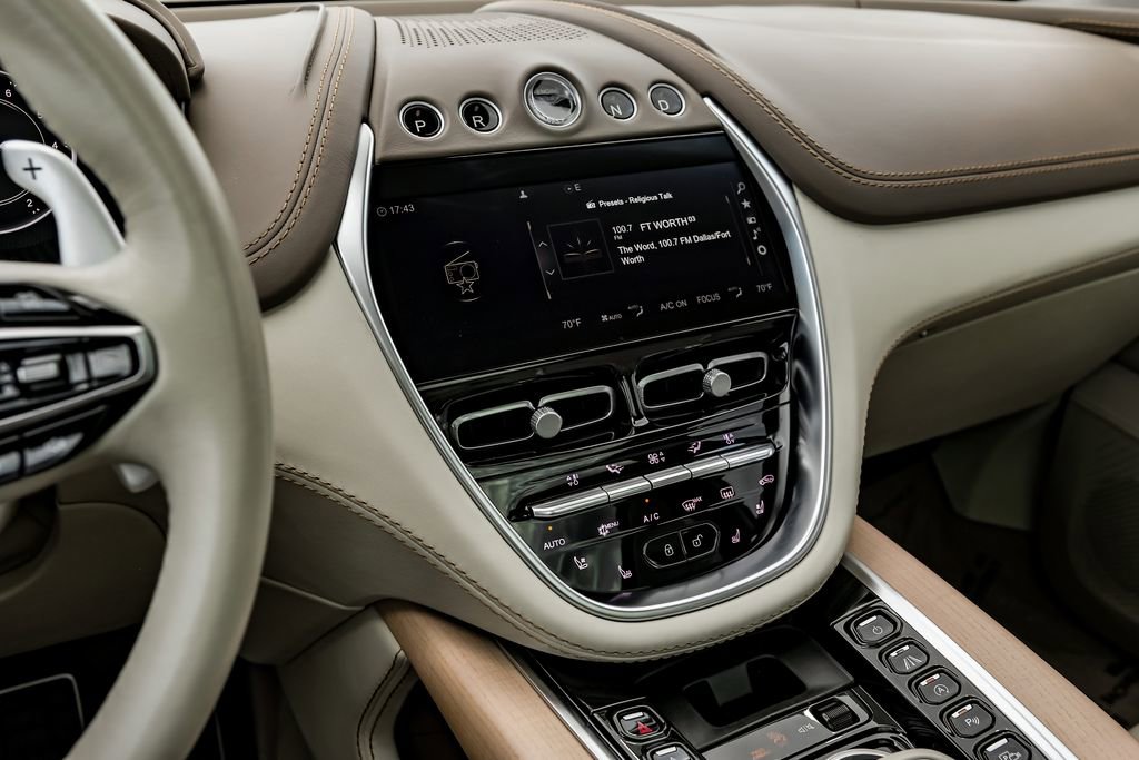 Used 2021 Aston Martin DBX image 30
