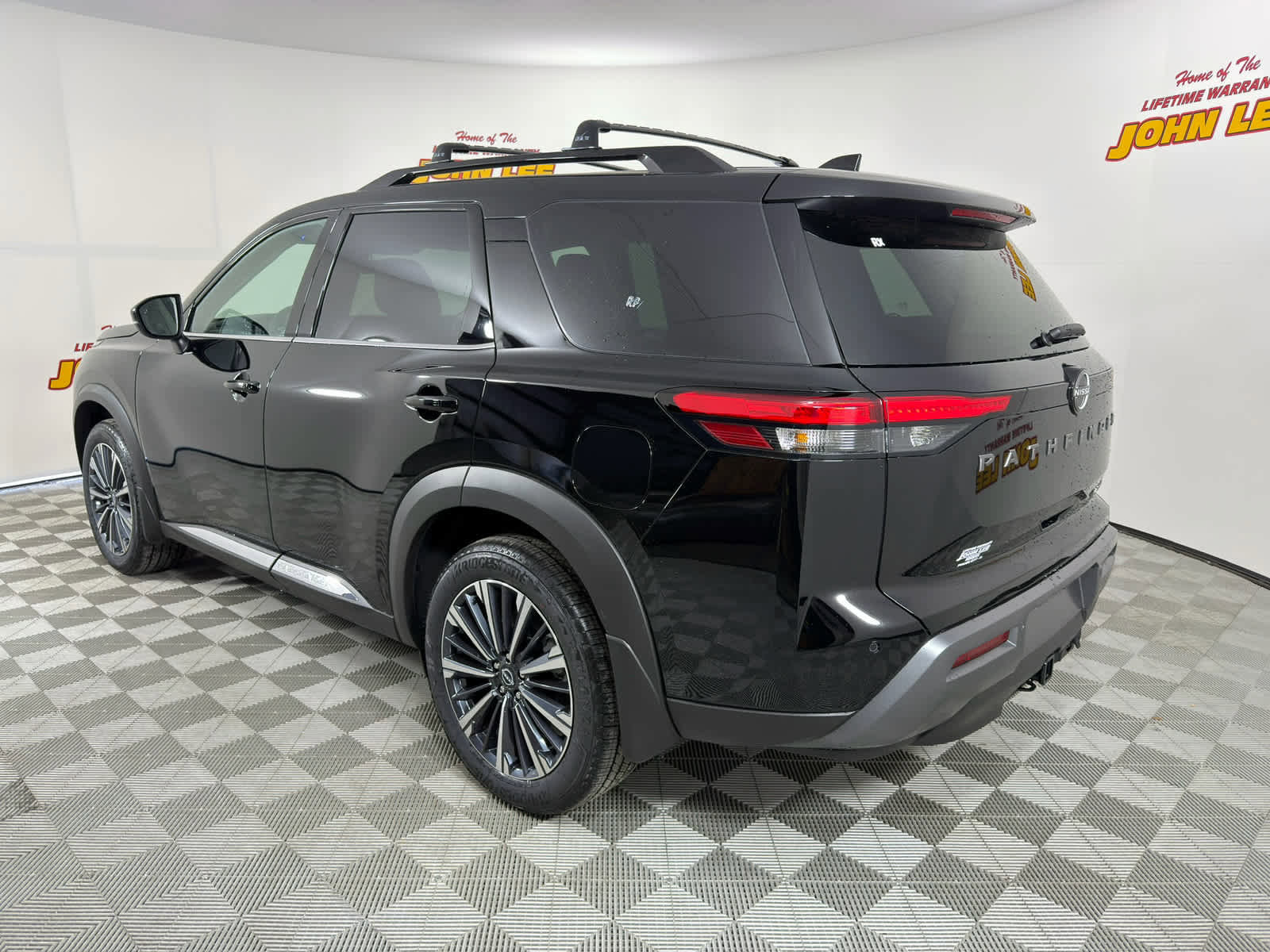 New 2026 Nissan Pathfinder Platinum image 3