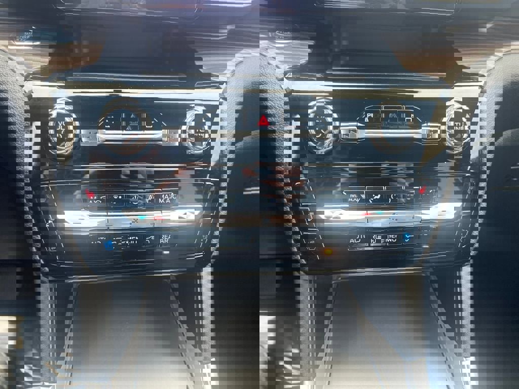 Used 2023 Ford Explorer Limited w/ Equipment Group 301A image 17