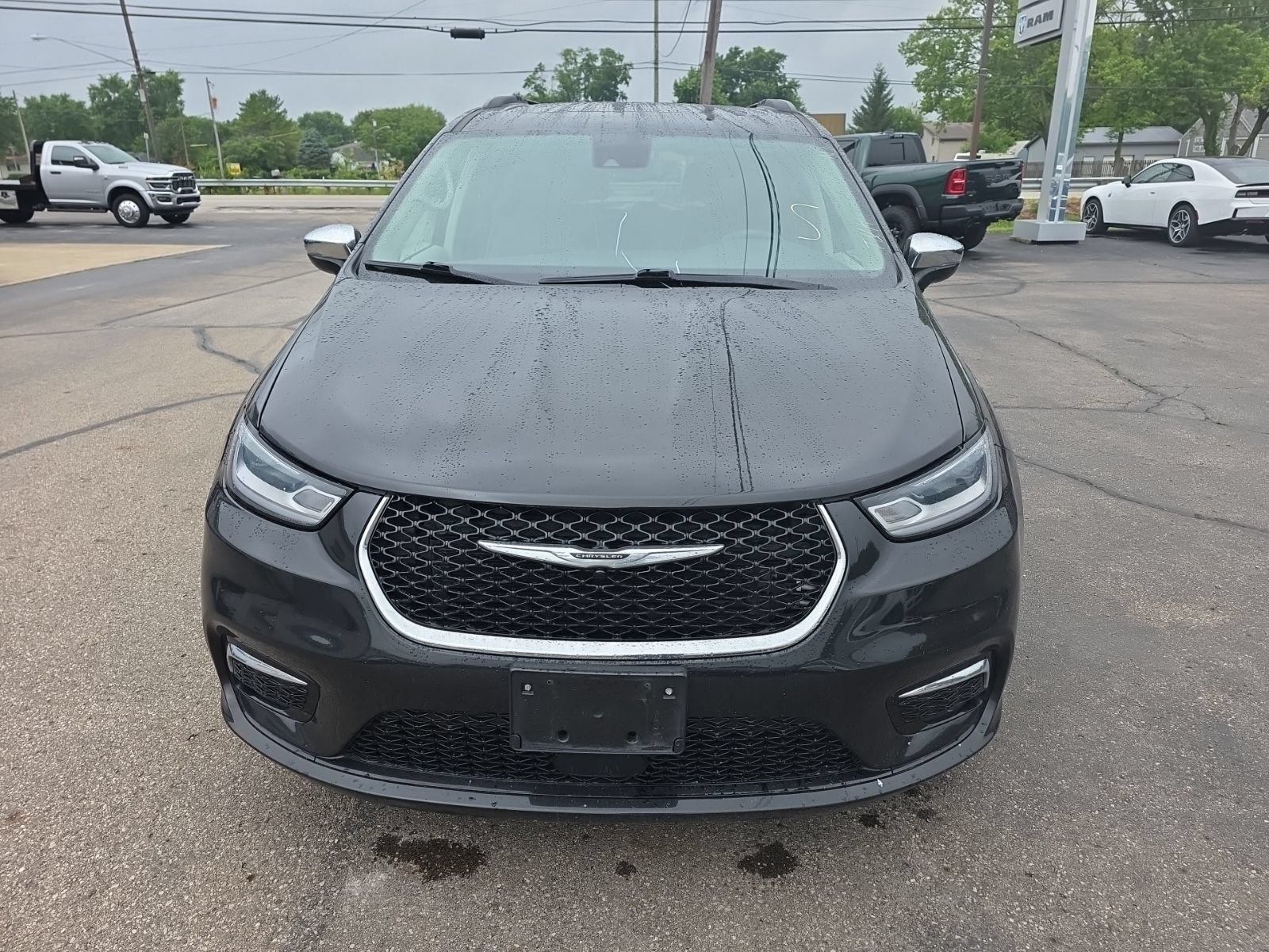 Used 2023 Chrysler Pacifica Limited FWD image 8