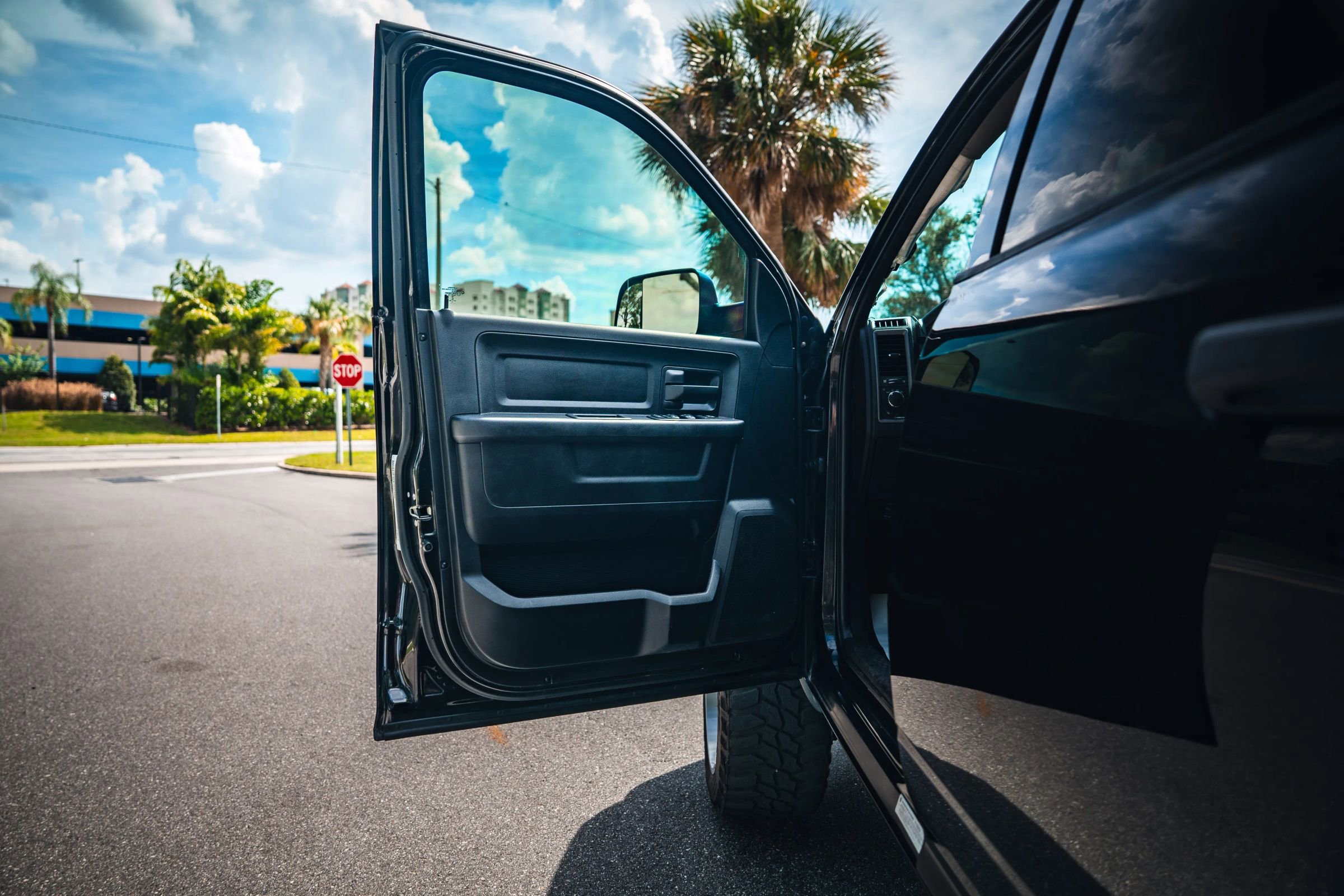 Used 2017 RAM 3500 Tradesman w/ Chrome Appearance Group image 11