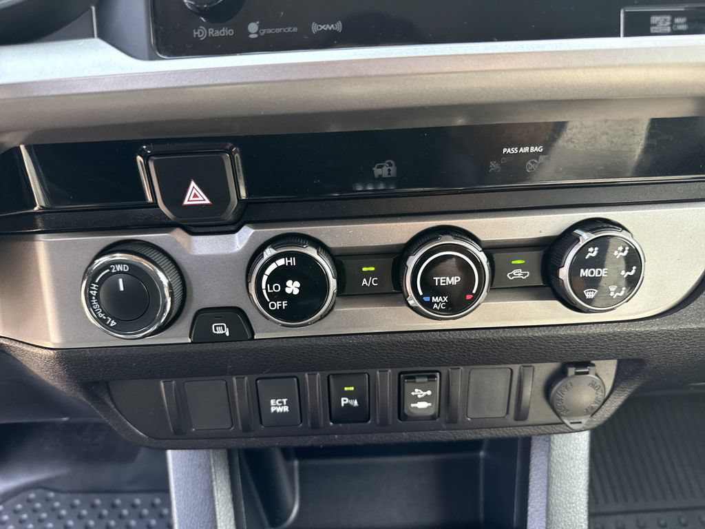 Used 2018 Toyota Tacoma SR5 AWD/4WD image 26