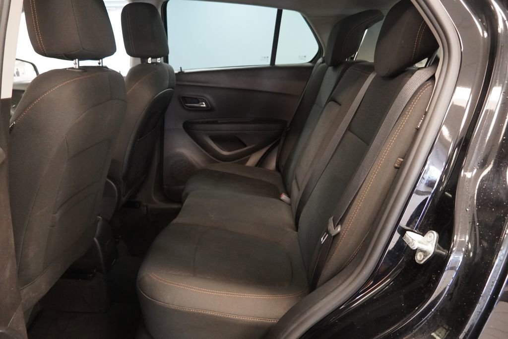 Used 2018 Chevrolet Trax LS FWD image 25
