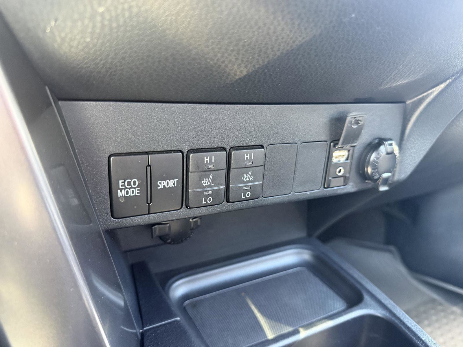 Used 2017 Toyota RAV4 SE w/ Advanced Technology Package AWD/4WD image 18