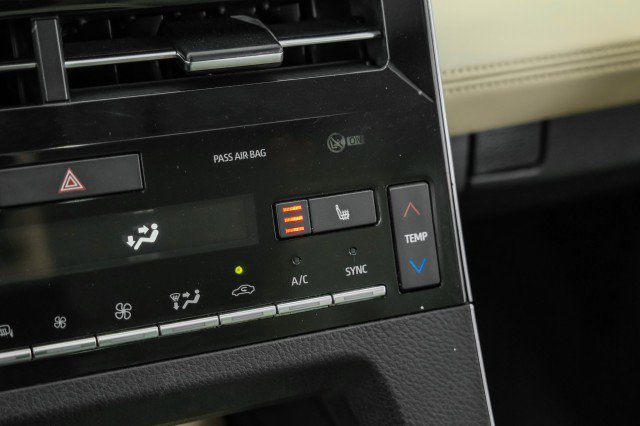 Used 2019 Toyota Avalon XLE w/ Moonroof Package image 23