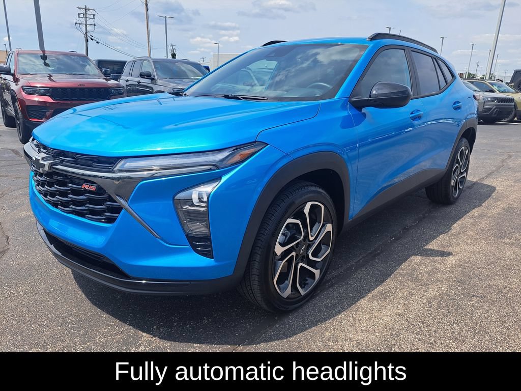 Used 2025 Chevrolet Trax RS w/ Sunroof Package FWD image 6