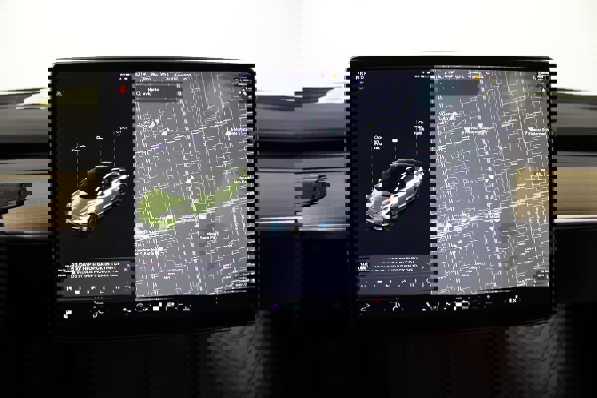 Used 2021 Tesla Model 3 Standard Range Plus image 14