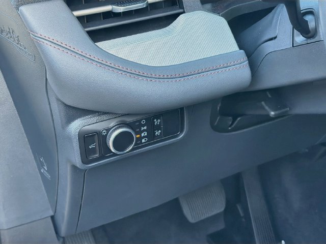Used 2025 Ford Explorer Active RWD image 10