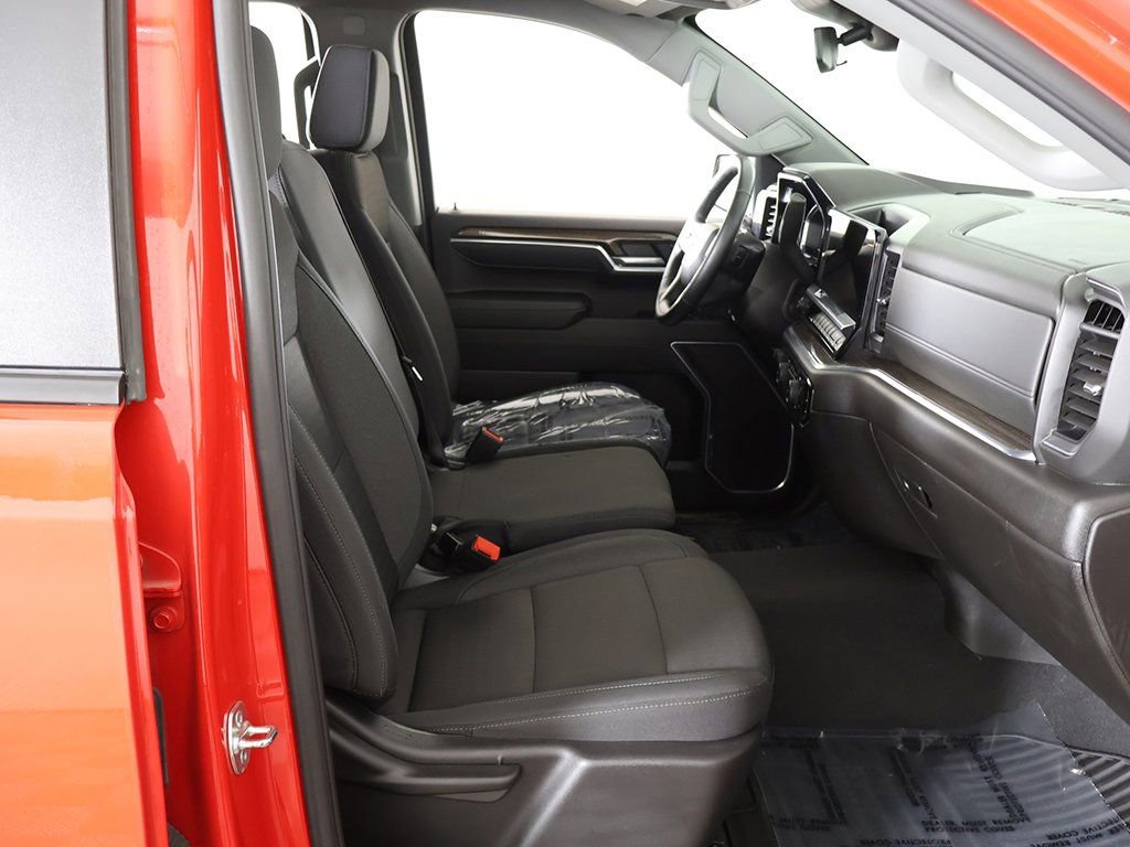 Used 2025 Chevrolet Silverado 1500 LT image 28
