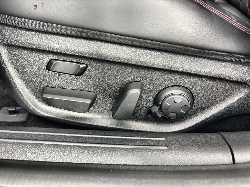 Used 2022 Genesis G70 2.0T RWD image 14
