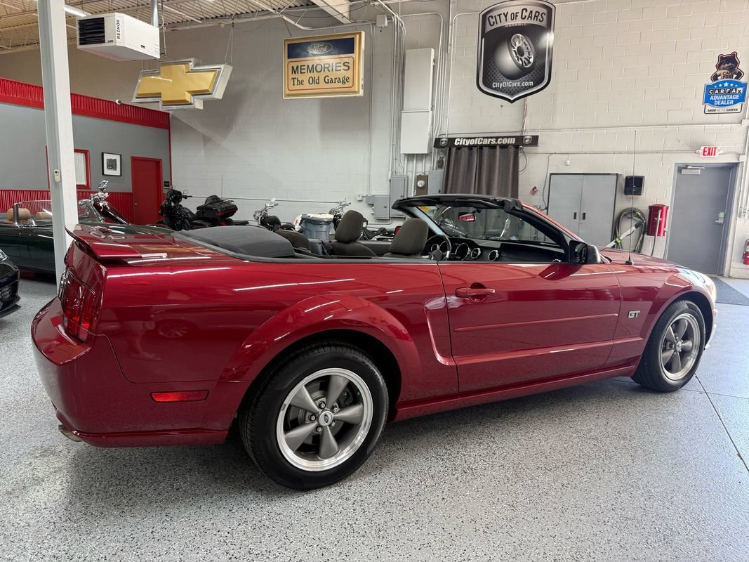 Used 2005 Ford Mustang GT RWD image 9