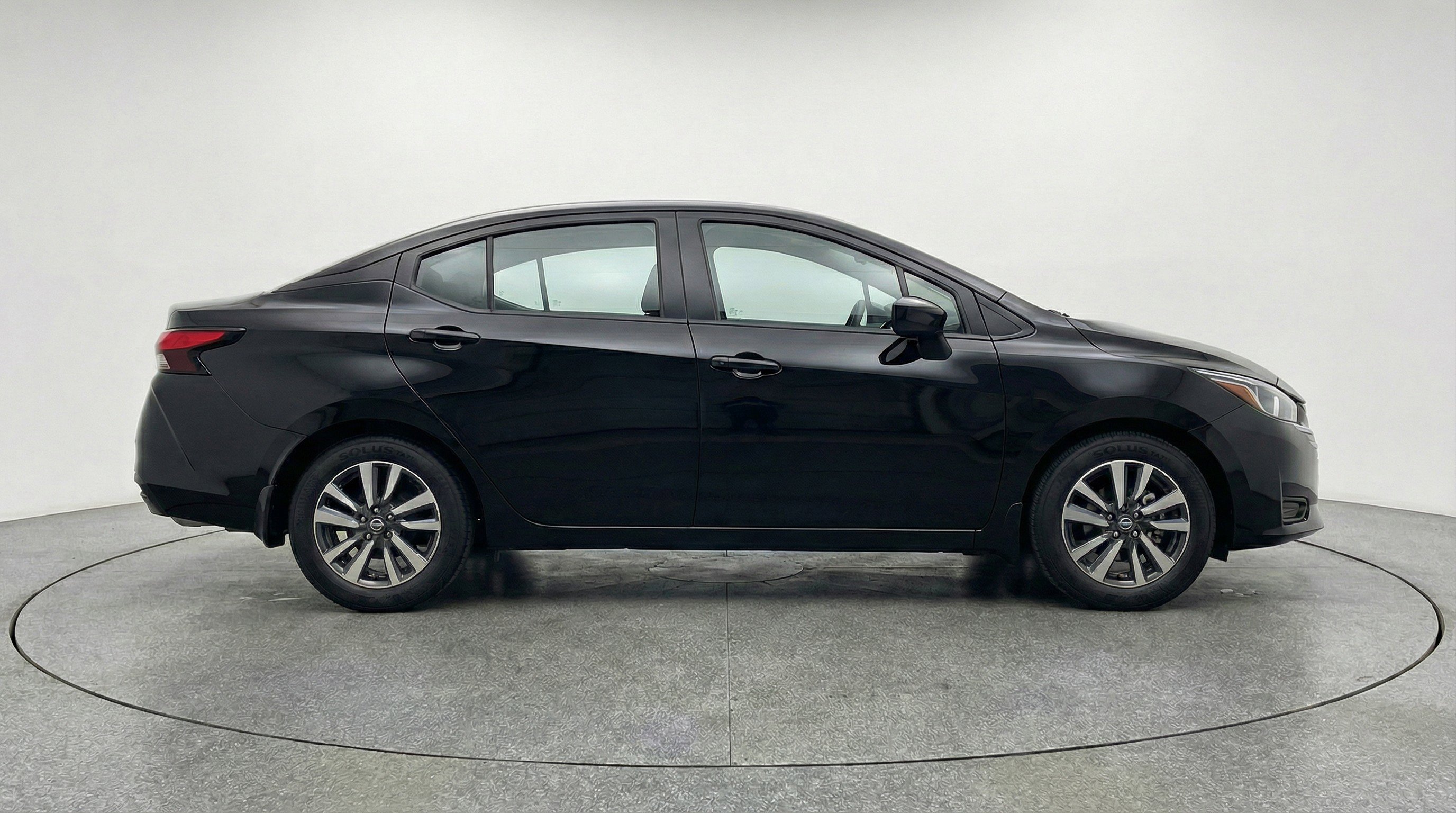 Used 2025 Nissan Versa SV image 11