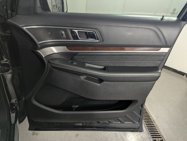 Used 2019 Ford Explorer Platinum image 22