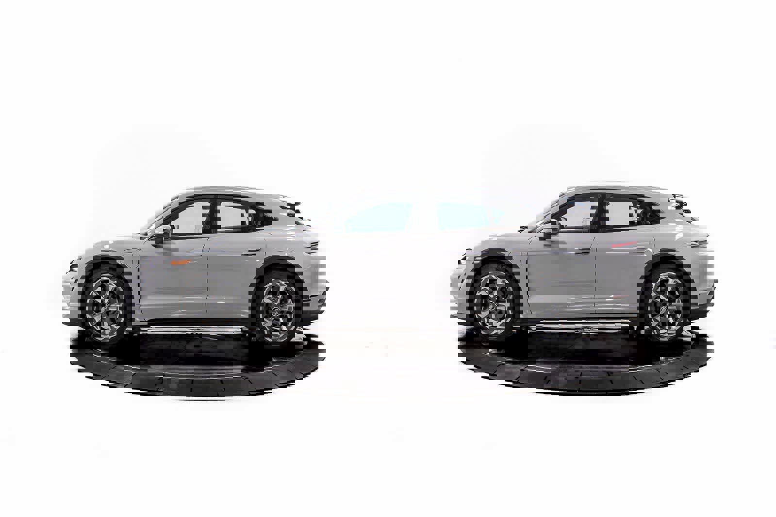 Certified 2024 Porsche Taycan 4 Cross Turismo image 2