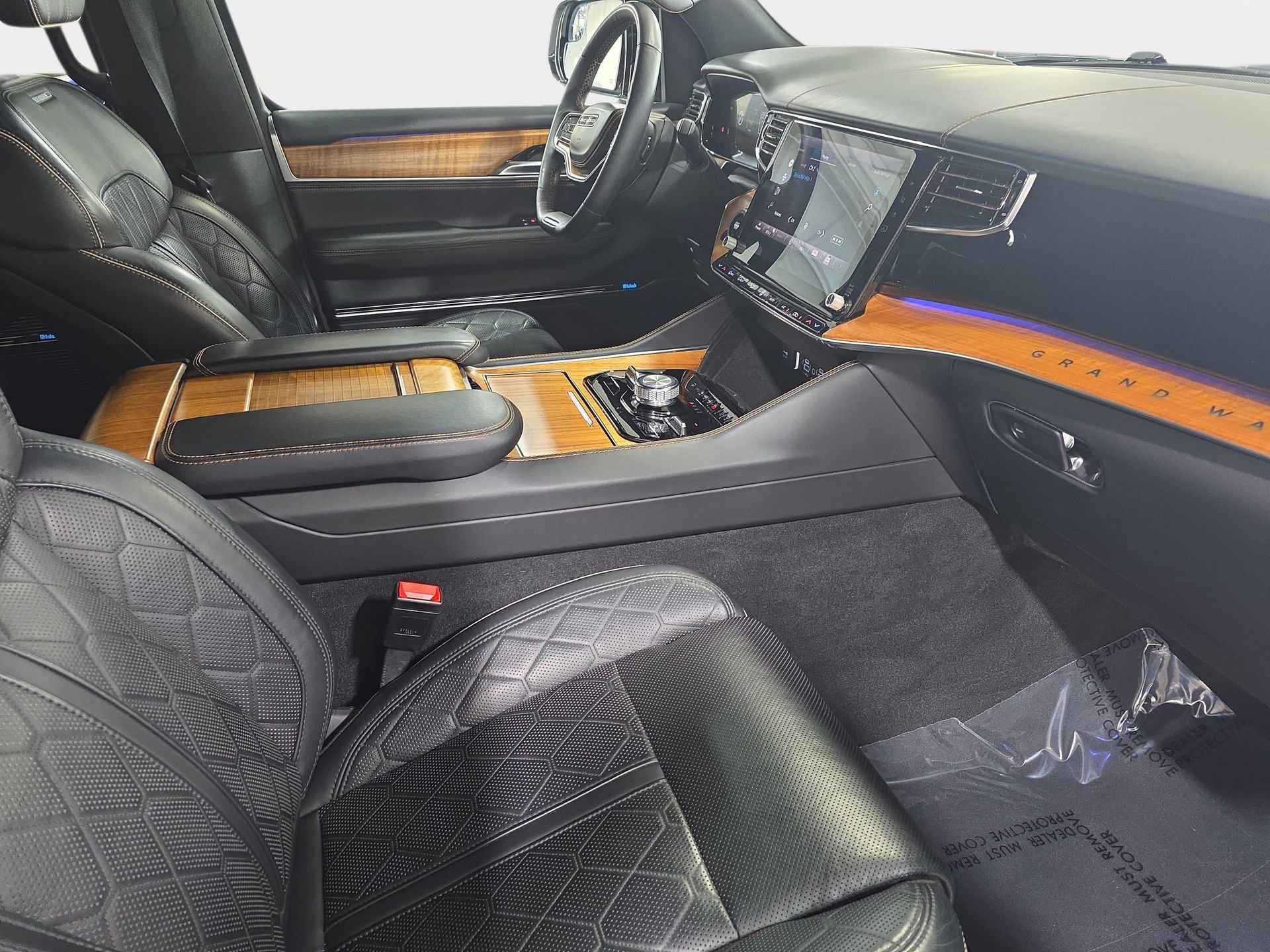 Used 2024 Jeep Grand Wagoneer L Series III image 10