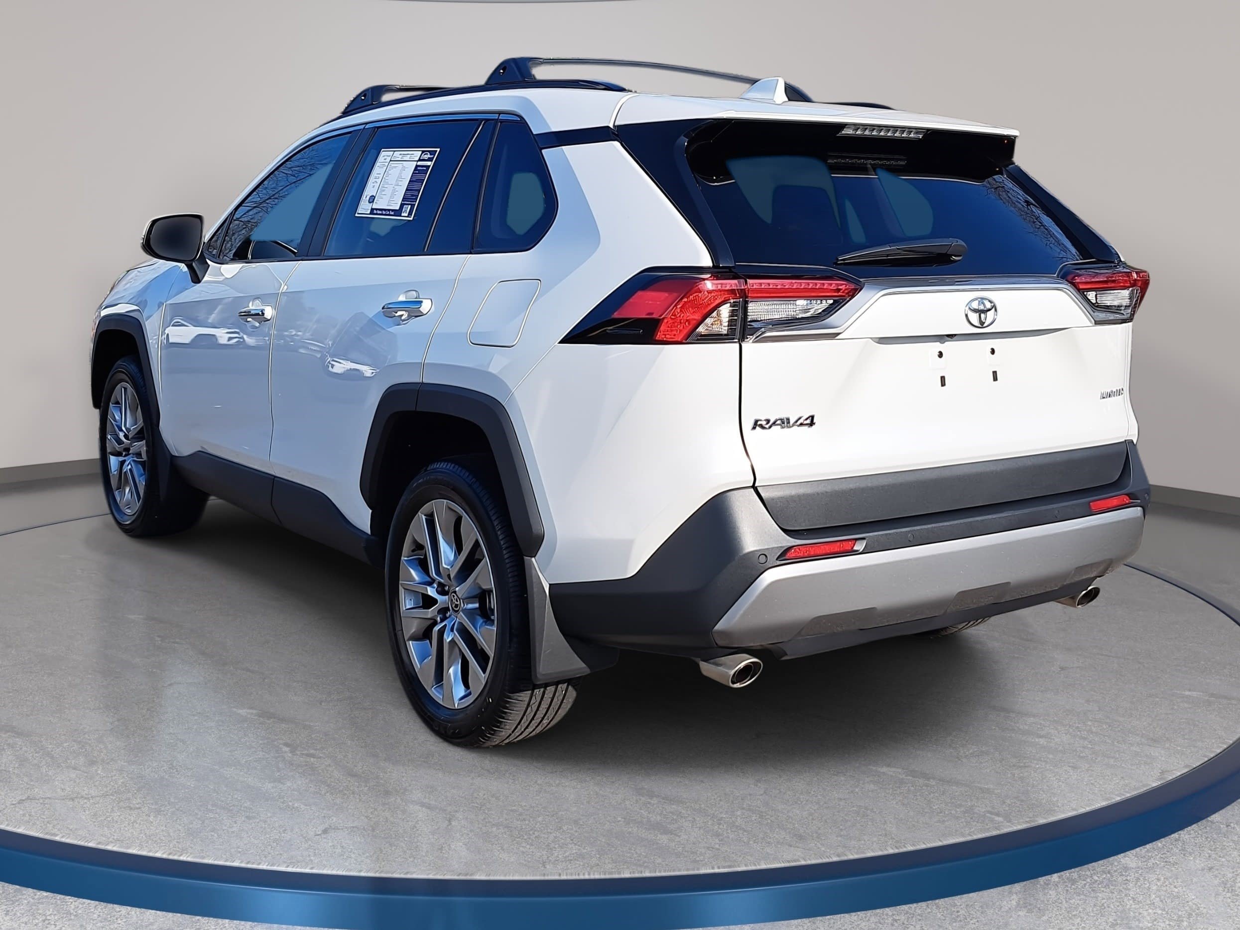 Used 2024 Toyota RAV4 Limited w/ Advanced Technology Package image 7