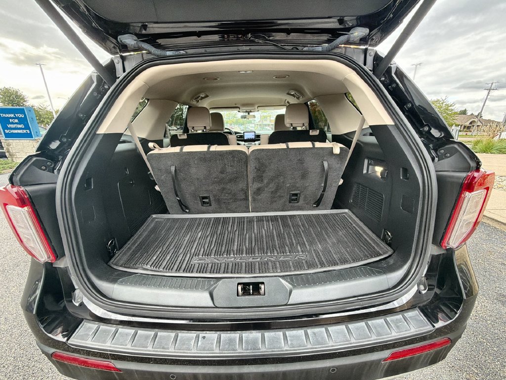 Used 2023 Ford Explorer XLT w/ Equipment Group 202A AWD/4WD image 18