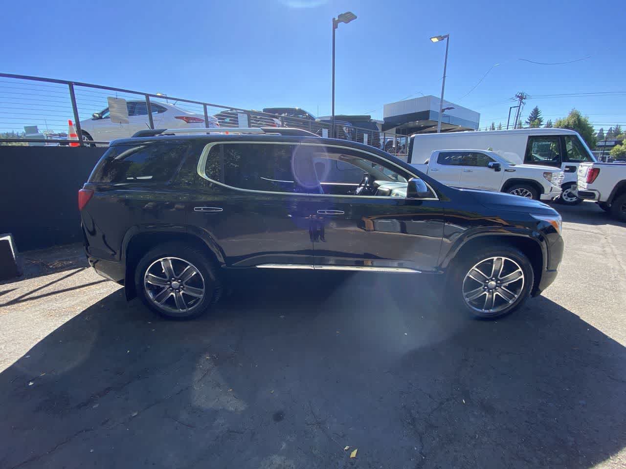 Used 2019 GMC Acadia Denali w/ Technology Package AWD/4WD image 7