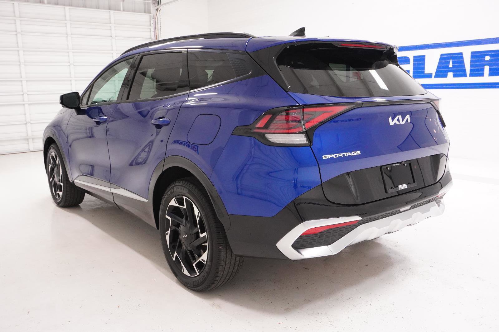 Used 2023 Kia Sportage SX image 8