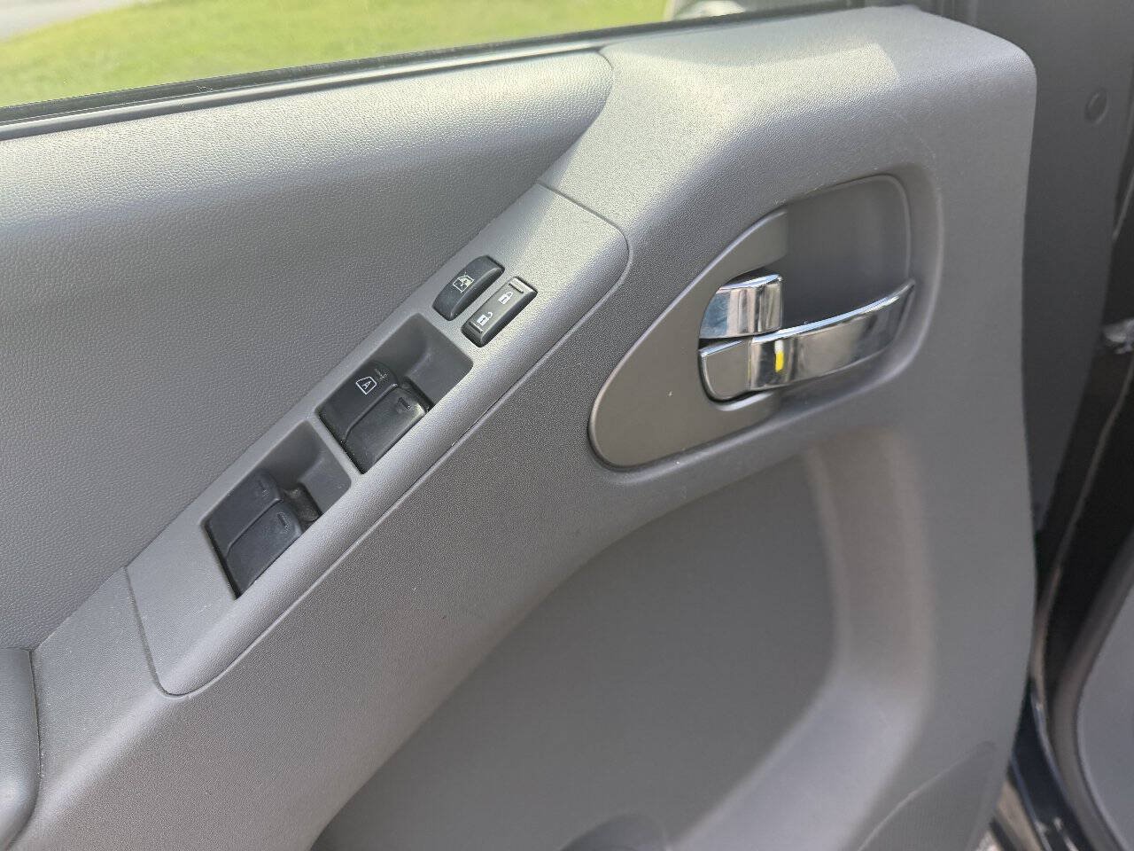Used 2018 Nissan Frontier SV AWD/4WD image 19