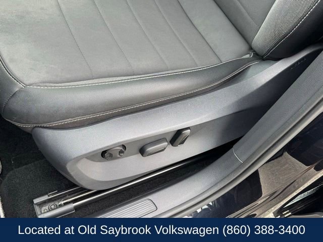 Certified 2023 Volkswagen Taos SE w/ Panoramic Sunroof Package AWD/4WD image 32