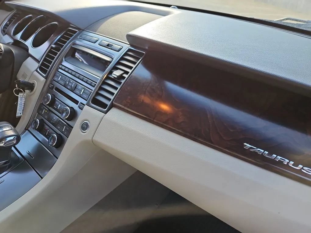 Used 2012 Ford Taurus Limited FWD image 7