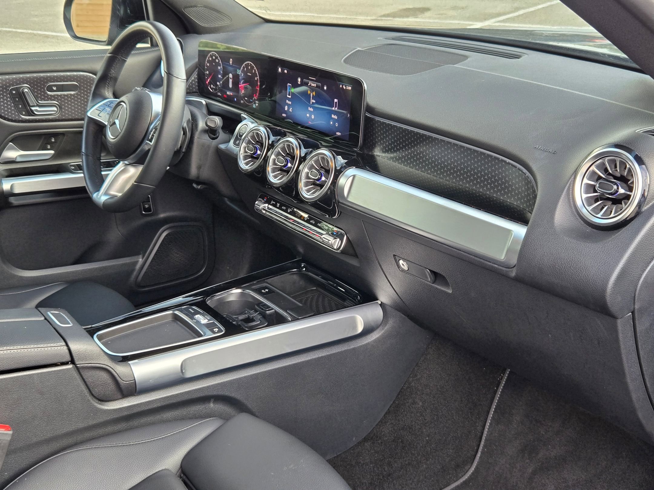 Used 2024 Mercedes-Benz GLB 250 image 30