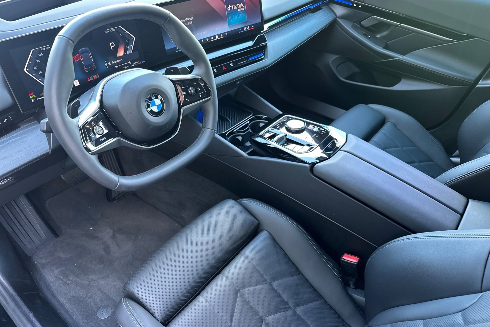 Used 2025 BMW 530i w/ Premium Package image 11