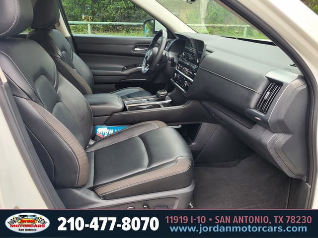 Used 2023 Nissan Pathfinder SL FWD image 11
