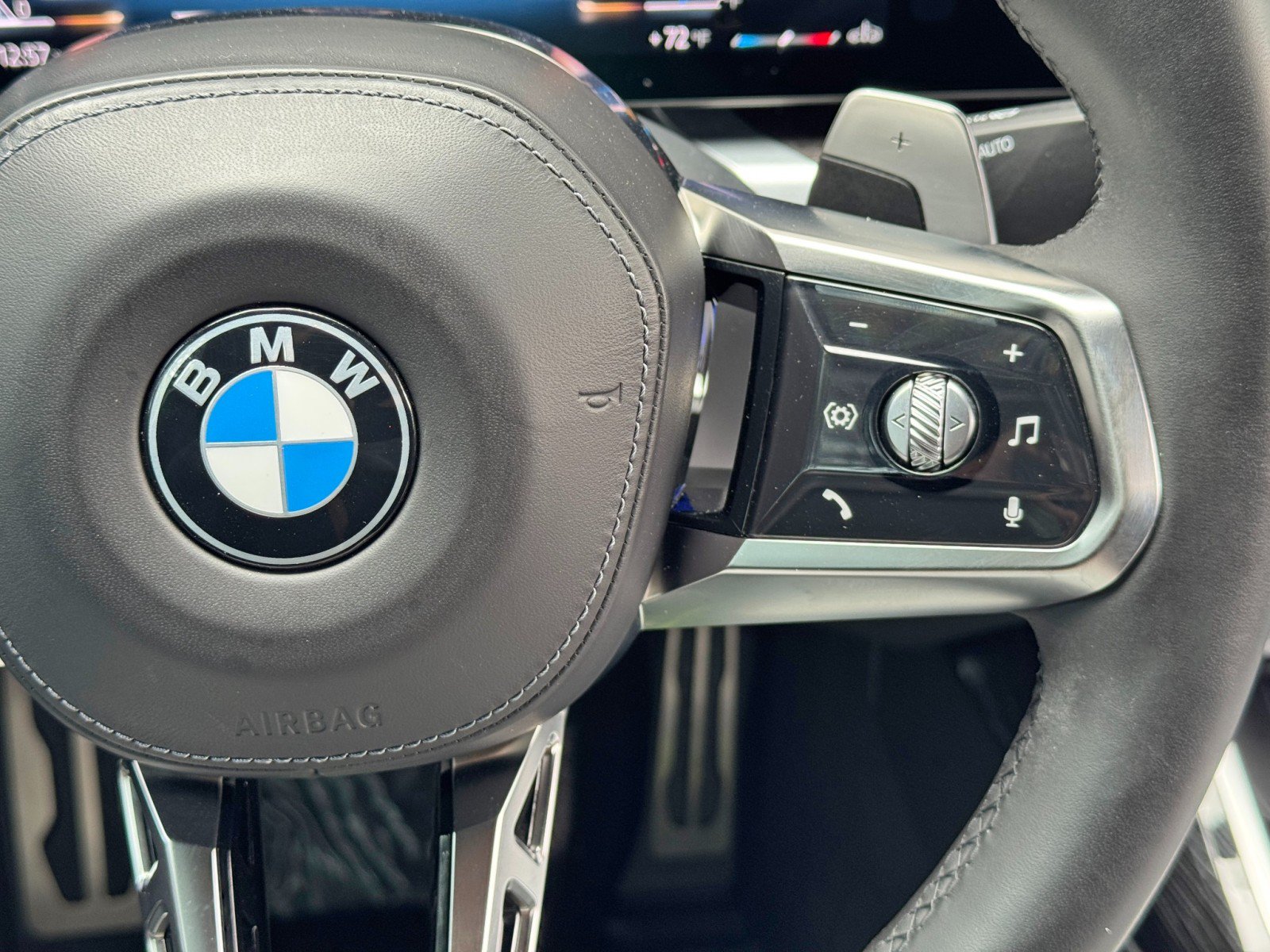 Used 2023 BMW 740i RWD image 25