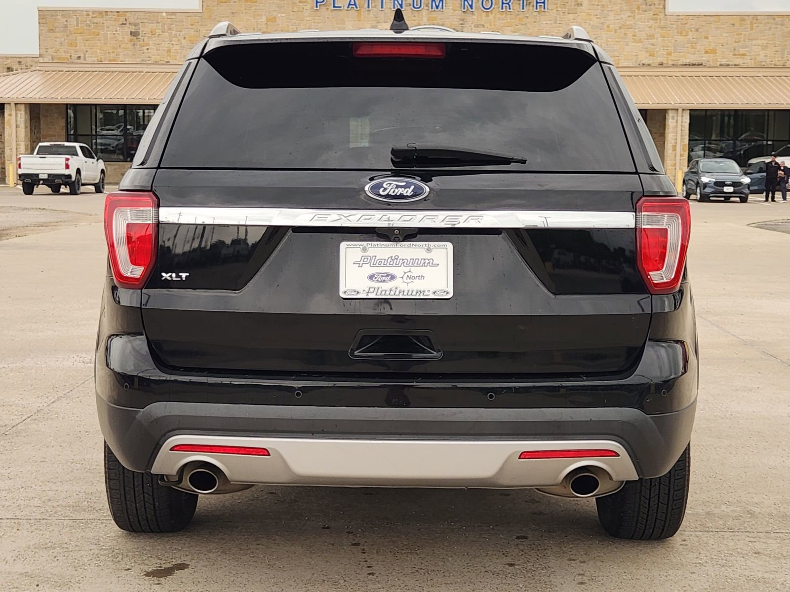 Used 2016 Ford Explorer XLT w/ Equipment Group 202A FWD image 8