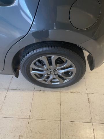 Used 2020 Toyota Yaris XLE image 11